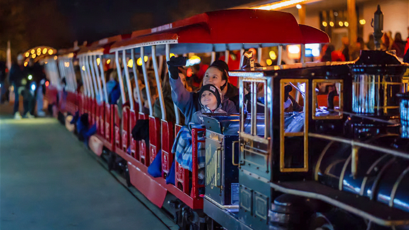 christmas-train-alvin-riders